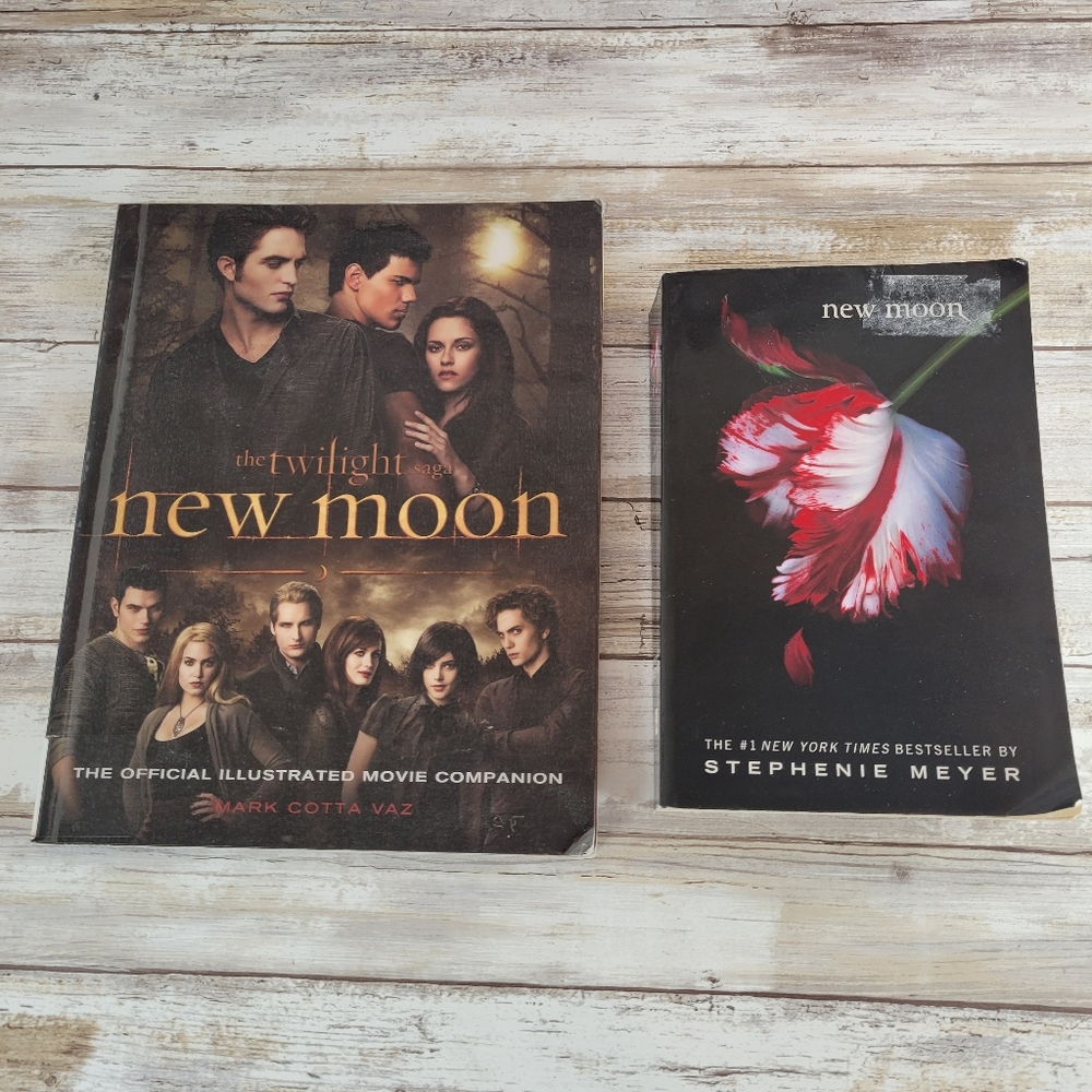 New Moon and New Moon Official Illustrated Movie Companion Set of 2 Twilight